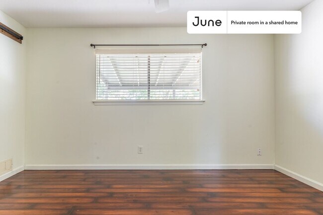 Foto del edificio - Room in Shared 4 bed/2 bath home