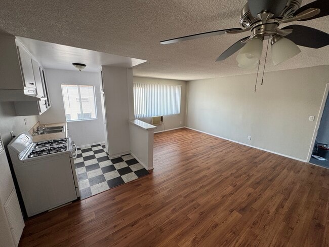 Building Photo - 1165 N Normandie Ave