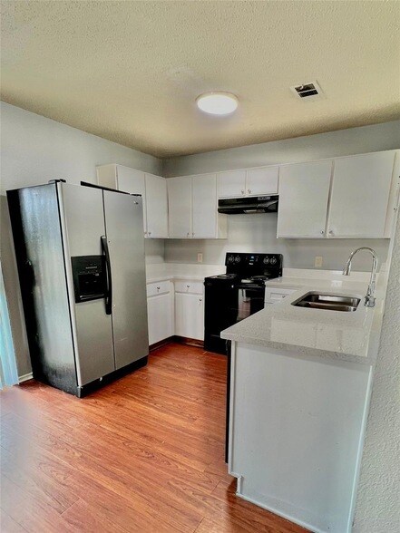 Building Photo - 6723 Ambercrest Dr