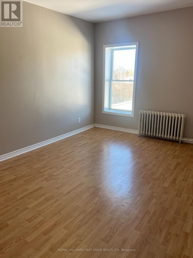 Photo du bâtiment - 730 Simcoe St S