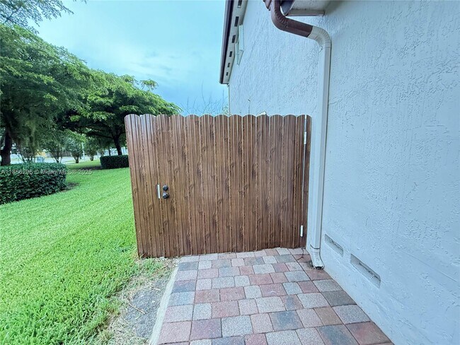 Foto del edificio - 22902 SW 113th Ct