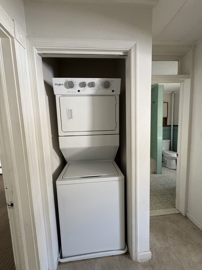 Washer & Dryer - 133 Monroe St