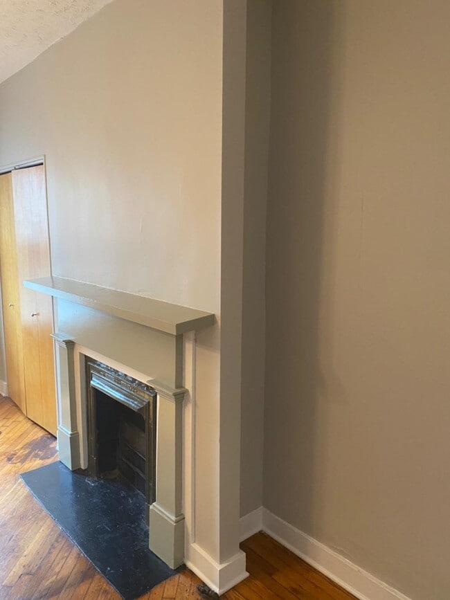 Building Photo - 423 Spring St