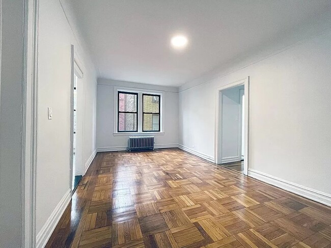 Foto del interior - 684 Riverside Drive