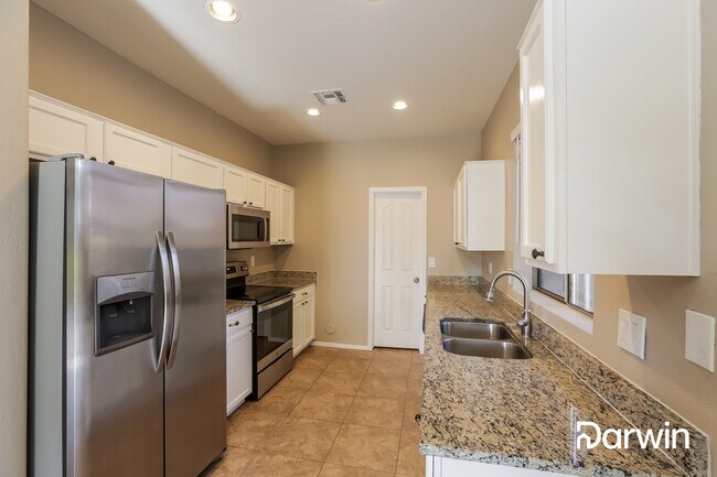 Building Photo - 1346 E Dunbar Dr