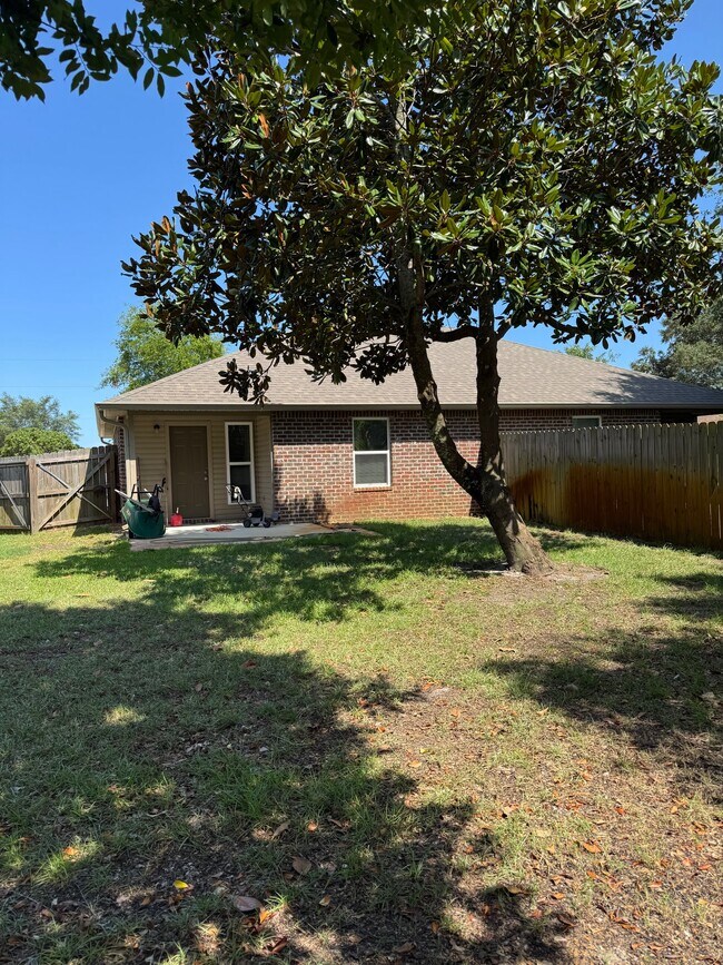 Foto del edificio - 3393 Green Briar Cir