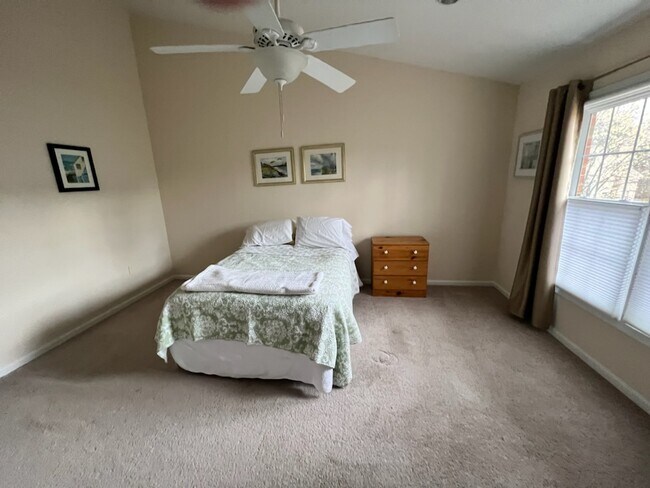 Foto del edificio - 2123 Kings Garden Way