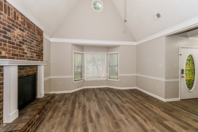 Foto del edificio - 861 White Pine Dr