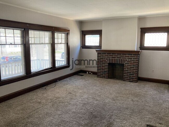 Building Photo - 1285 W 105th St
