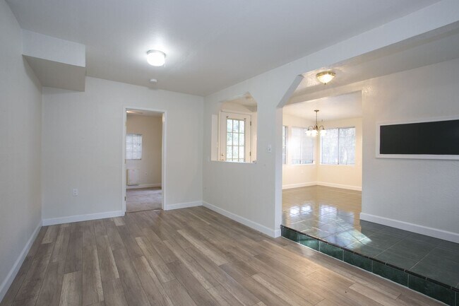 Foto del edificio - 2 br, 2 bath House - 7087 Wilcox Place