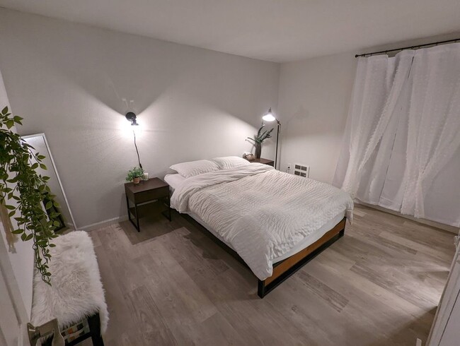 Master bedroom - 14040 Juanita Dr NE