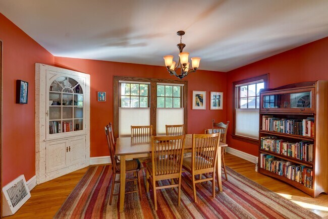 Foto del edificio - 2204 Eton Ridge