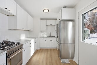 Building Photo - 6325 Woodsdale Dr