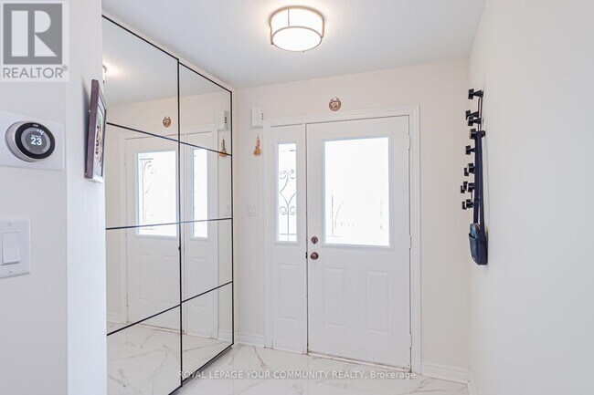 Building Photo - 32 Black Maple Crescent