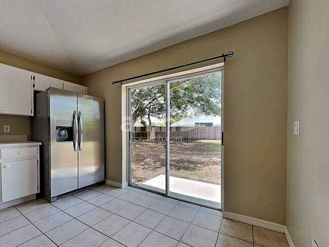 Foto del edificio - 1739 Mosaic Forest Dr