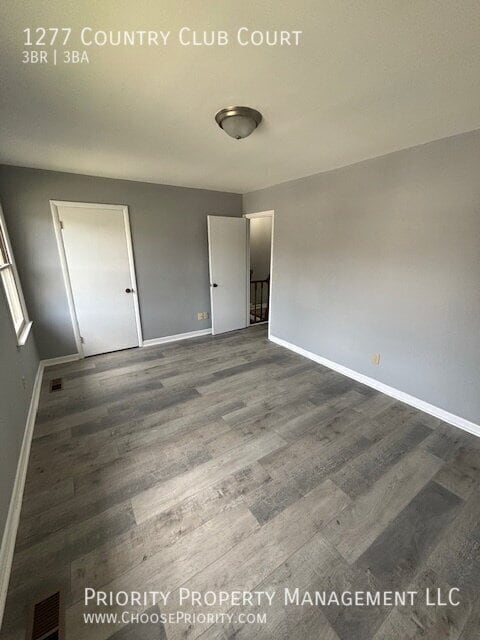 Building Photo - 1277 Country Club Ct