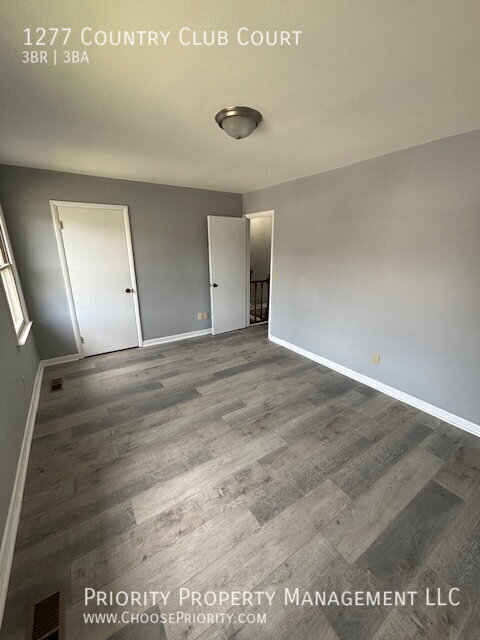 Foto del edificio - 1277 Country Club Ct