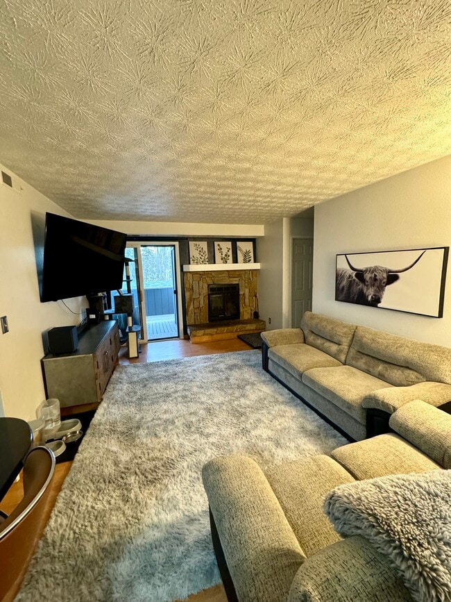 Building Photo - 4651 Reka Dr