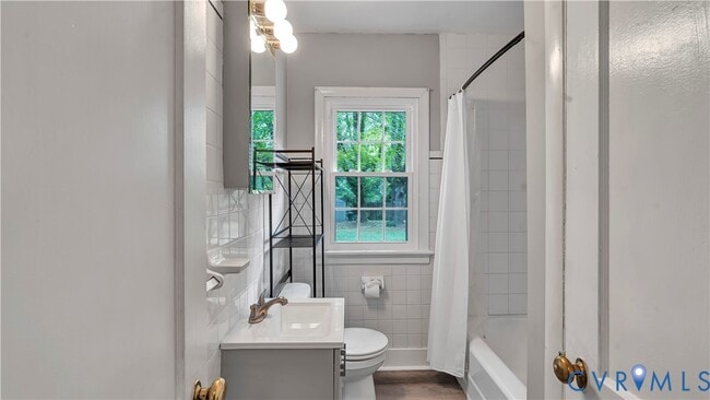 Foto del edificio - 6100 Hampstead Ave