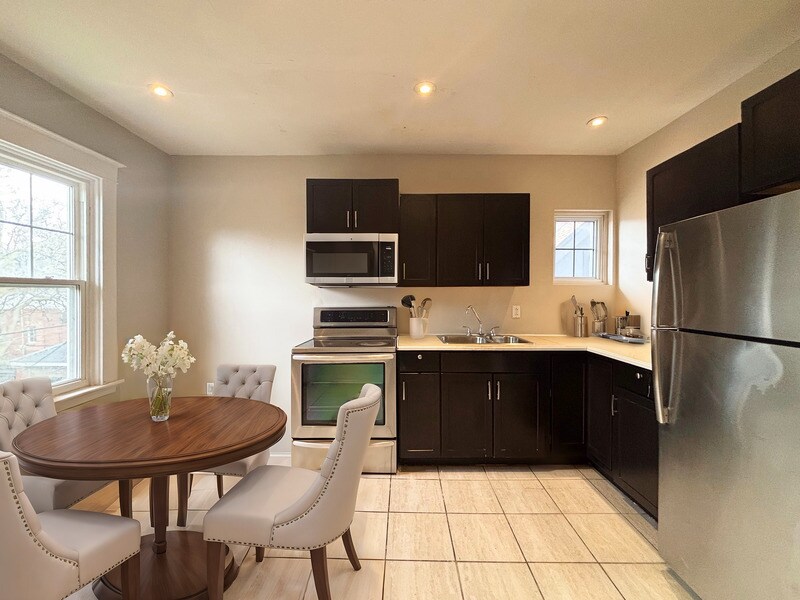 Photo principale - 147 Holton Ave S