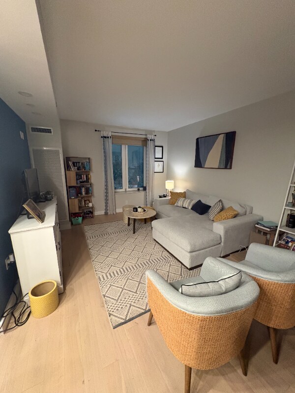 Foto del edificio - 932 Broadway