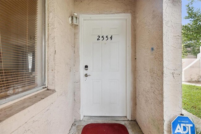Foto del edificio - 2554 Lakeway Branch Dr