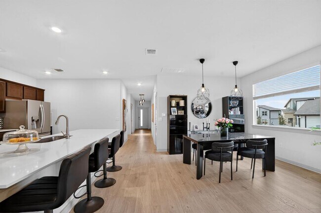 Foto del edificio - 2413 Tucker Ln