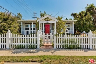 Building Photo - 3504 Redwood Ave