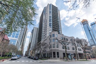 Building Photo - 33 W Delaware Pl