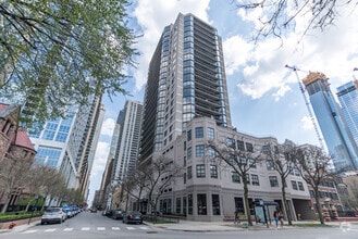Building Photo - 33 W Delaware Pl