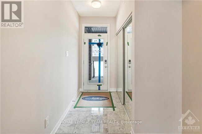 Building Photo - 345 Olivenite Private