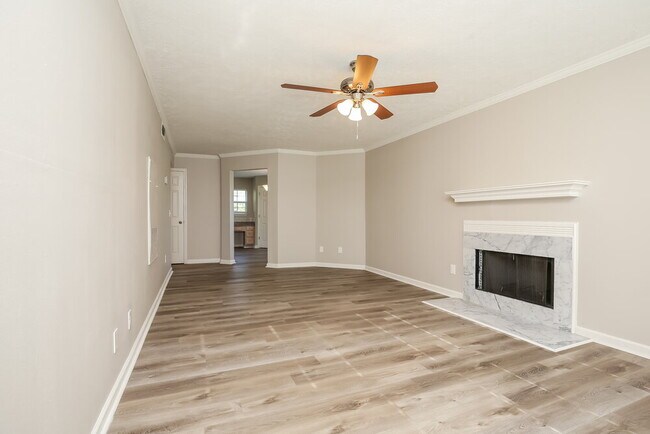 Foto del edificio - 200 Lake Forest Dr