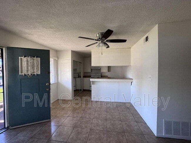 Building Photo - 4479 La Cresta Way