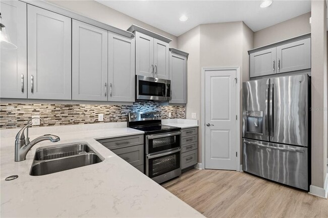 Foto del edificio - 3167 Moorings Dr S