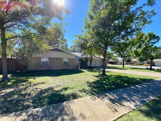 Building Photo - Spacious 3 bed, 2 bath home for rent!
