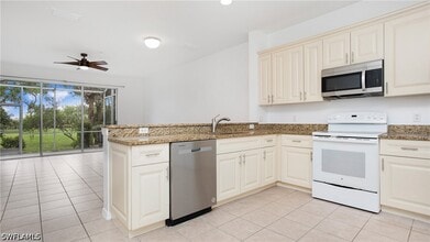 Building Photo - 880 Hampton Cir