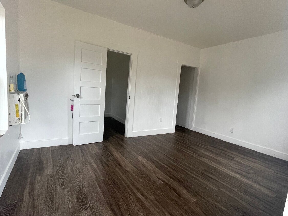 Foto principal - 1107 7th St