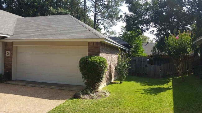 Building Photo - 5 Ridgeway Pl