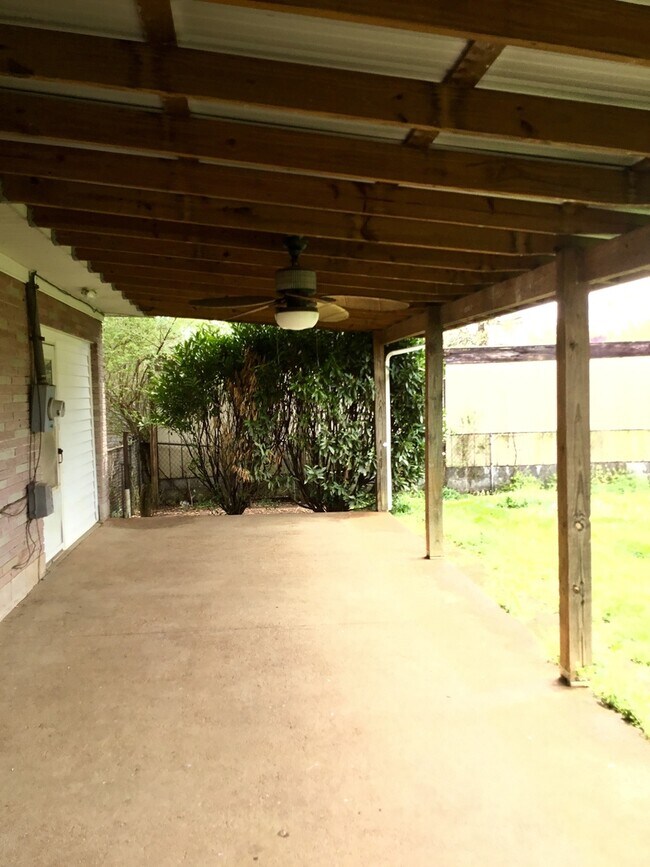 Foto del edificio - AVAILABLE NOW. 3 Bd 1 Bath over 1,400 sq f...
