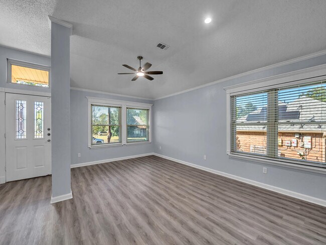 Foto del edificio - 307 Illinois Dr