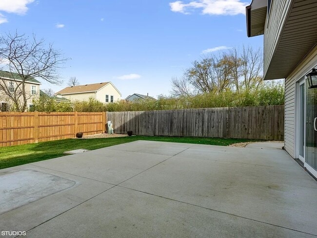 Building Photo - 1054 Warwick Cir N