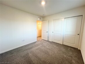 Building Photo - 2625 Dahlia Fls Ave