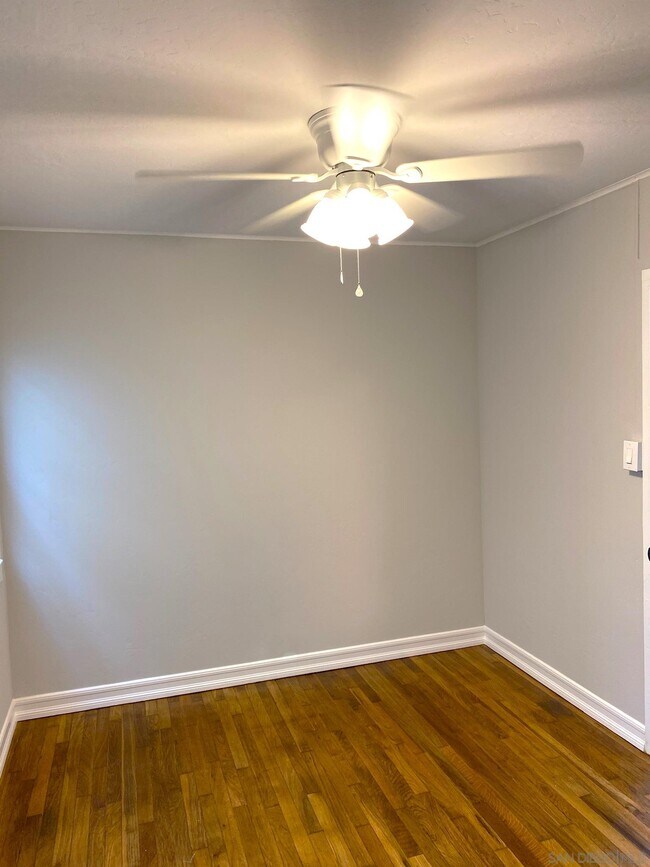 Foto del edificio - 1214 Robinson Ave