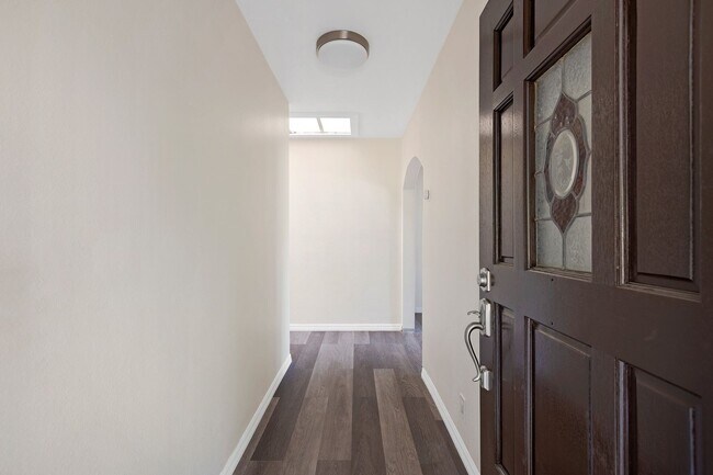 Foto del edificio - 5137 Chimineas Ave