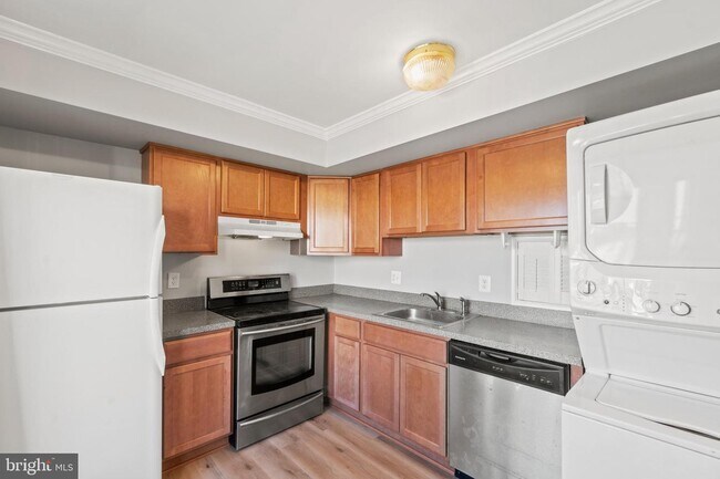 Building Photo - 8842 Oak Hollow Ct
