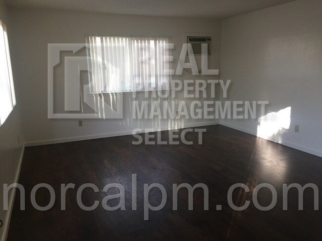 Building Photo - 4552 Ashcroft Ave