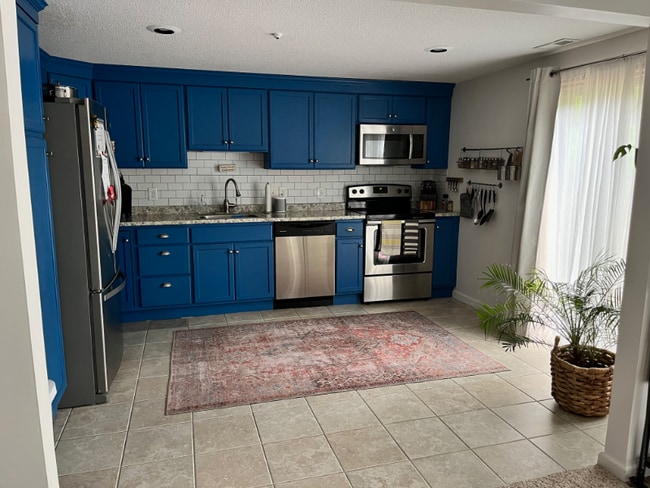 Building Photo - 543 Old Stone Brook