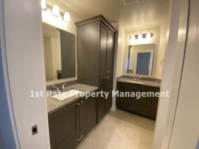 Foto del edificio - 399 S Academy Ln