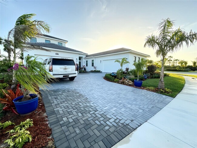 Building Photo - 11460 SW Pietra Wy