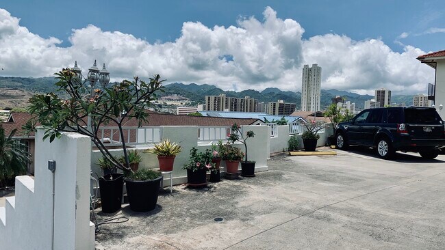 Foto del edificio - 3374 Ala Laulani St